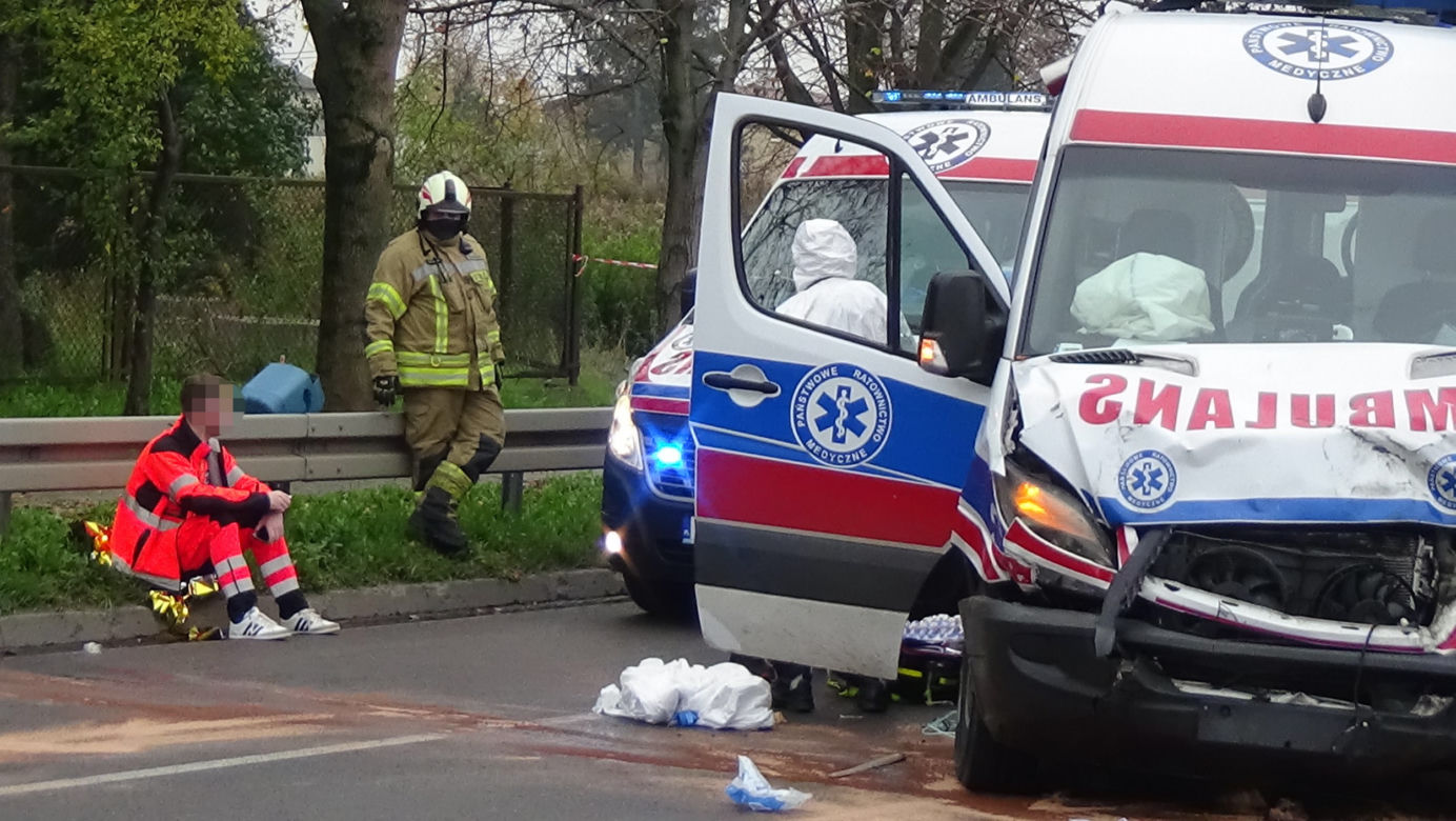 Tragiczny wypadek karetki, która wiozła zakażonego
