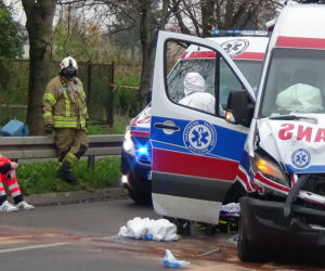 Tragiczny wypadek karetki, która wiozła zakażonego