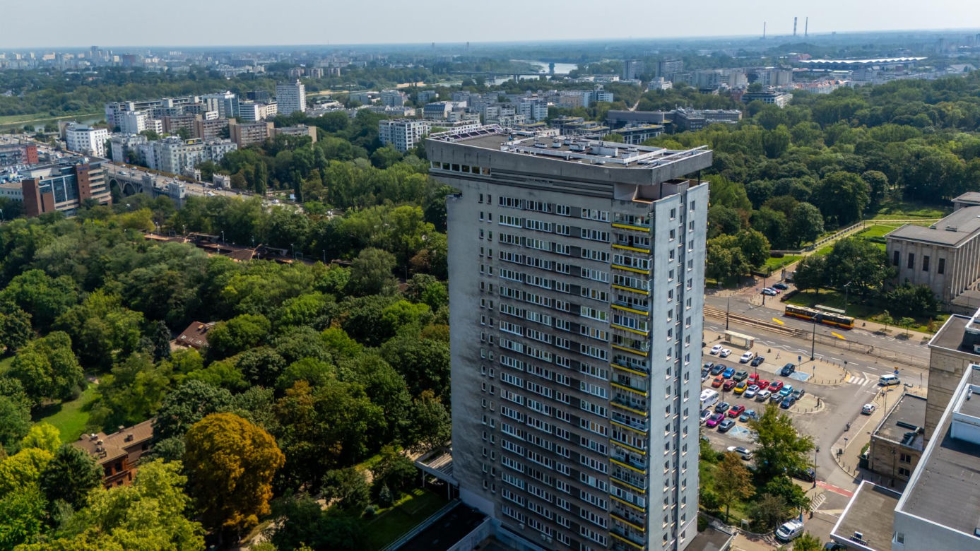 Młotek przy ul. Smolnej 8 w Warszawie