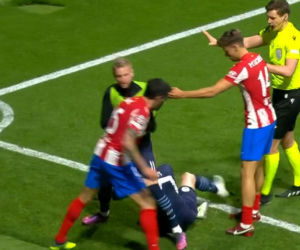 Zadyma podczas meczu Atletico - Manchester City