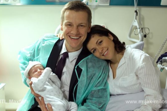 M jak miłość odc. 1062. Kinga (Katarzyna Cichopek), Piotrek (Marcin Mroczek), Mikołaj 