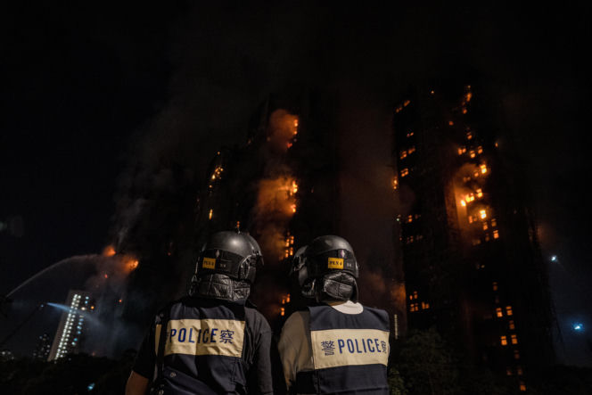 To najtragiczniejszy pożar w Hongkongu od dziesięcioleci. Bilans ofiar wzrósł do 94. Strażacy muszą przeszukać 2 tysiące mieszkań