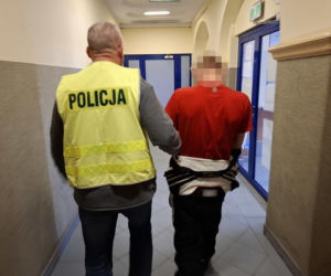 W razie skazania 39-latkowi grozi kara 3 lat pozbawienia wolności i co najmniej 3-letni zakaz prowadzenia pojazdów