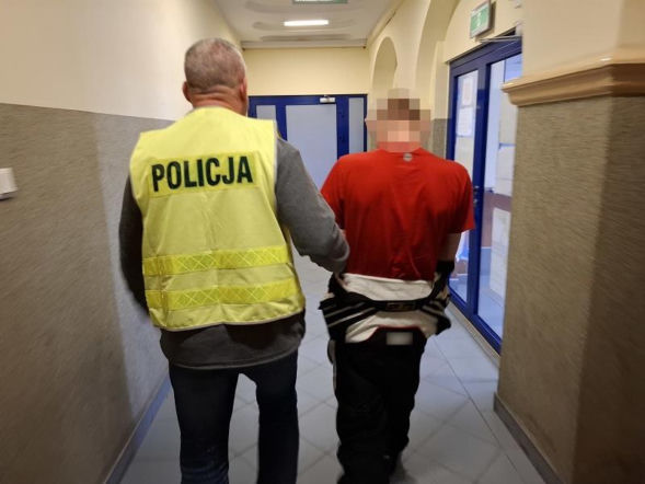 W razie skazania 39-latkowi grozi kara 3 lat pozbawienia wolności i co najmniej 3-letni zakaz prowadzenia pojazdów