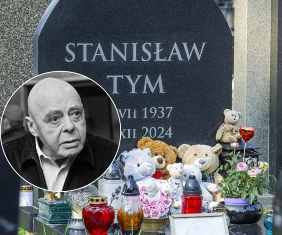 Byliśmy na grobie Stanisława Tyma. Zerknijcie na tabliczkę! Taki napis na nagrobku?