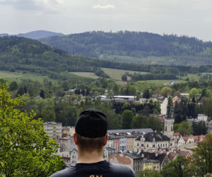 Ukryty punkt widokowy w dolnośląskim uzdrowisku. Znasz to miejsce z krzyżami?