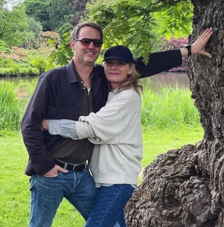 Zaskakujący ślub gwiazdy "Seksu w wielkim mieście"! Kim Cattrall w garniturze na tysiące