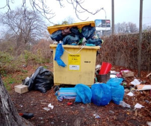 Śmieci na targowisku Świebodzki