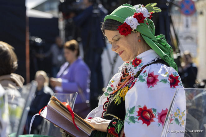 Narodowe czytanie z Karolem i Martą Nawrockimi