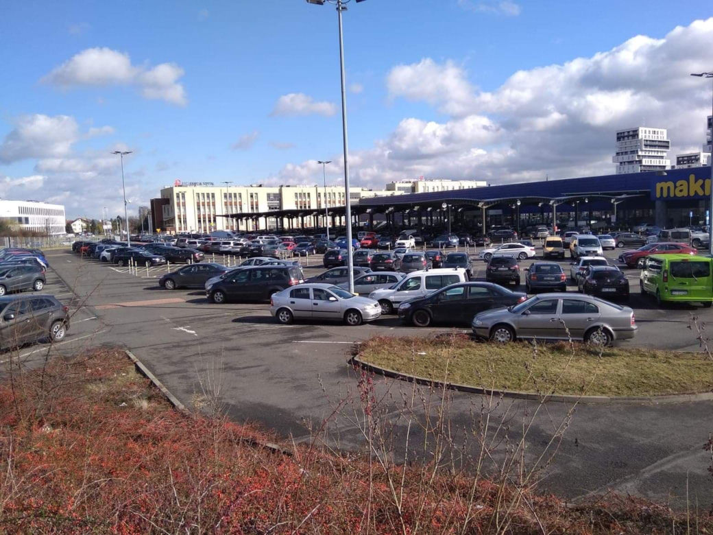 Mieszkańcy Podkarpacia ruszyli do SKLEPÓW!  Tłumy, pełne parkingi, PUSTE PÓŁKI!