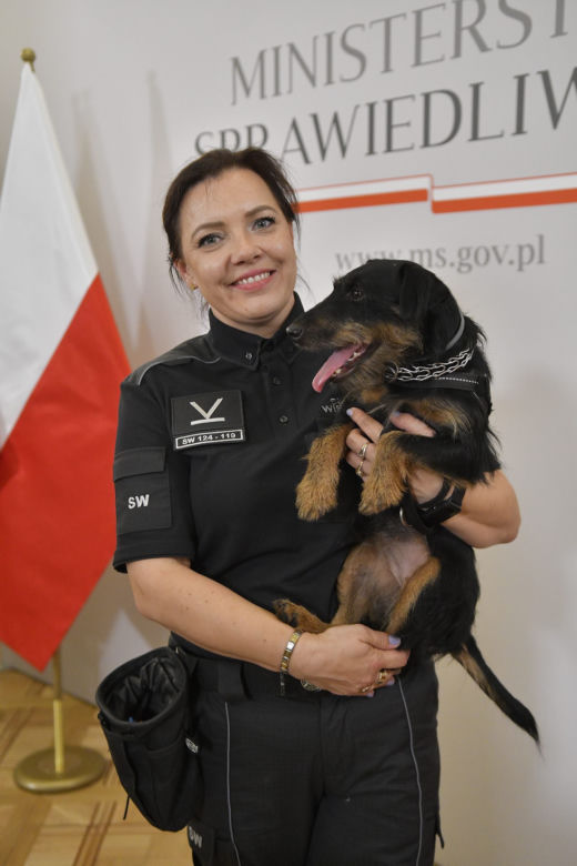 Służby więzienne z psami