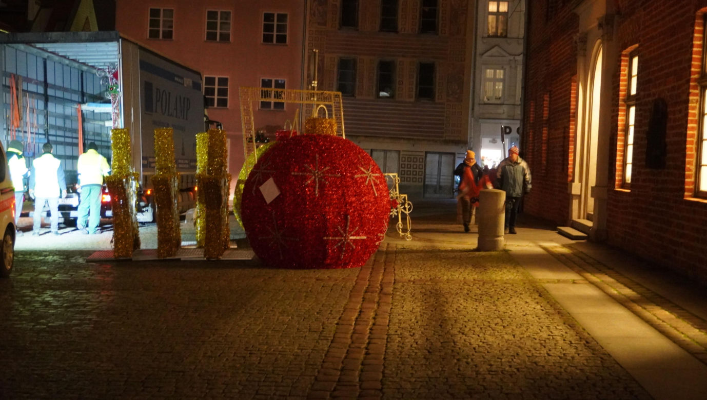 Olsztyn rozświetliły świąteczne iluminacje. Stare Miasto i centrum zachwycają!