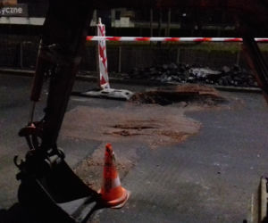 Czegoś takiego jeszcze nie było! Autobus MPK... zerwał nawierzchnię  [ZDJĘCIA]