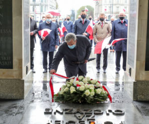 Bronisław Komorowski na obchodach Święta Flagi