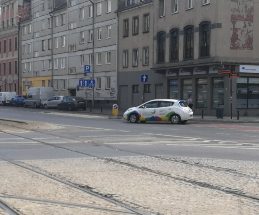Wrocław: Nastolatki wypożyczają auta na dowody osobiste rodziców?