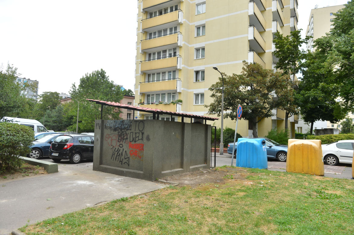 Altanka śmieciowa przy ul. Świętosławskiej 7