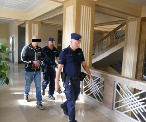 Tomek położył się odpocząć na podłodze. Już nie wstał. Został zadźgany przez znajomego