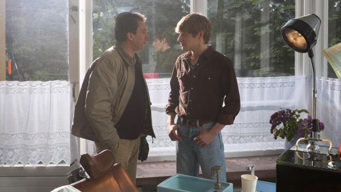 Wojna zastępcza, odc. 1. Sadowski (Mirosław Haniszewski), Artur (Mateusz Więcławek)