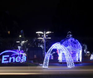 Iluminacja świąteczna na pl. Lotników