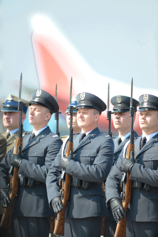 Ciało prezydenta Lecha Kaczyńskiego przyleciało do Polski
