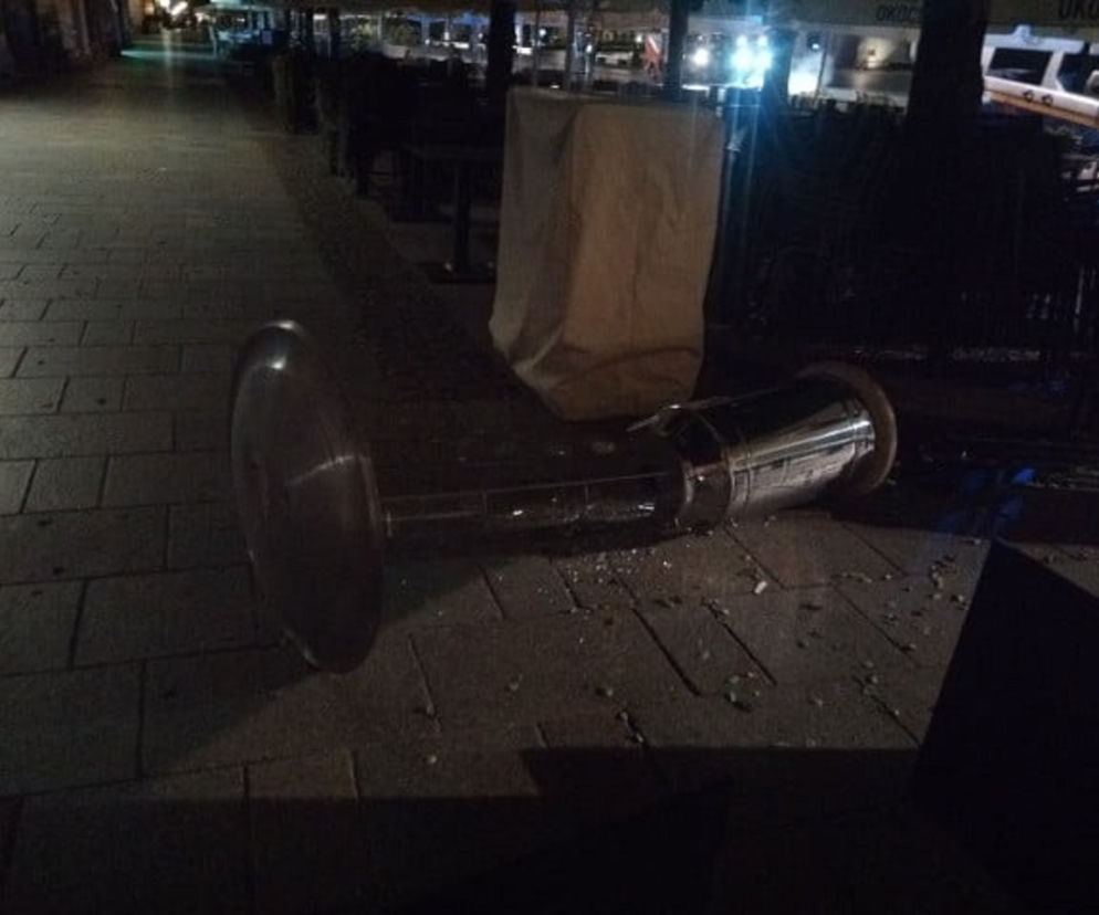Klęczał na chodniku bez koszulki i krzyczał, że został zagazowany. Dantejskie sceny w Krakowie