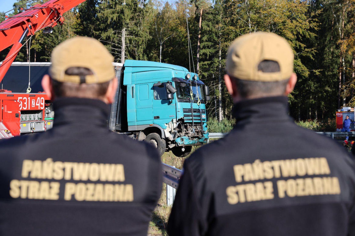 Ciężarówka zmiażdżyła auto nauki jazdy