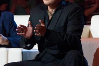 TTBZ5 Bilguun Arianbaatar jako Tom Jones w Sex Bomb