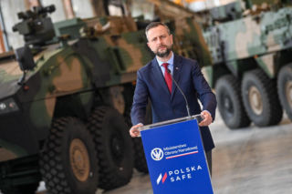 Kluczowe wozy wsparcia dla pancerniaków. Rosomak S.A. z kontraktami na blisko 900 mln zł w ramach SAFE
