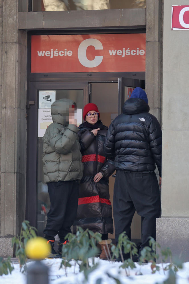 Tomasz Karolak  i Viola Kołakowska na spacerze