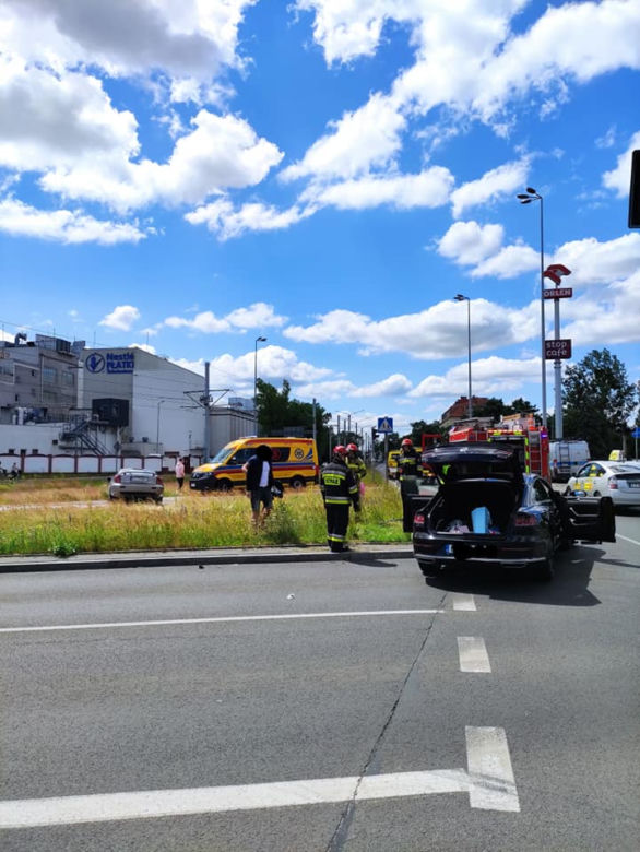 Wypadek na Szosie Lubickiej w Toruniu. Kierowca zignorował czerwone światło