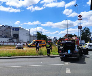 Wypadek na Szosie Lubickiej w Toruniu. Kierowca zignorował czerwone światło