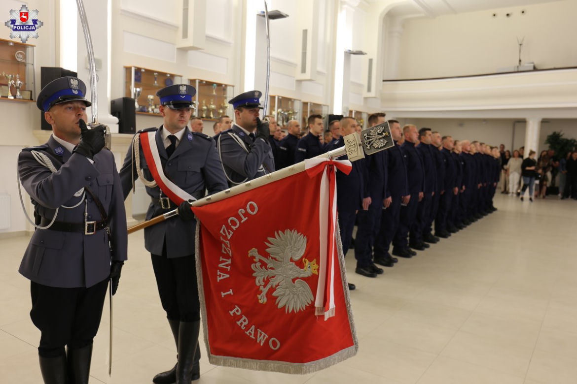 Lublin: Nowi policjanci złożyli ślubowanie. Nowi funkcjonariusze w Lubelskiem [ZDJĘCIA]