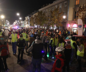 Nightskating. Warszawiacy przejechali stolicę na rolkach [Zdjęcia]