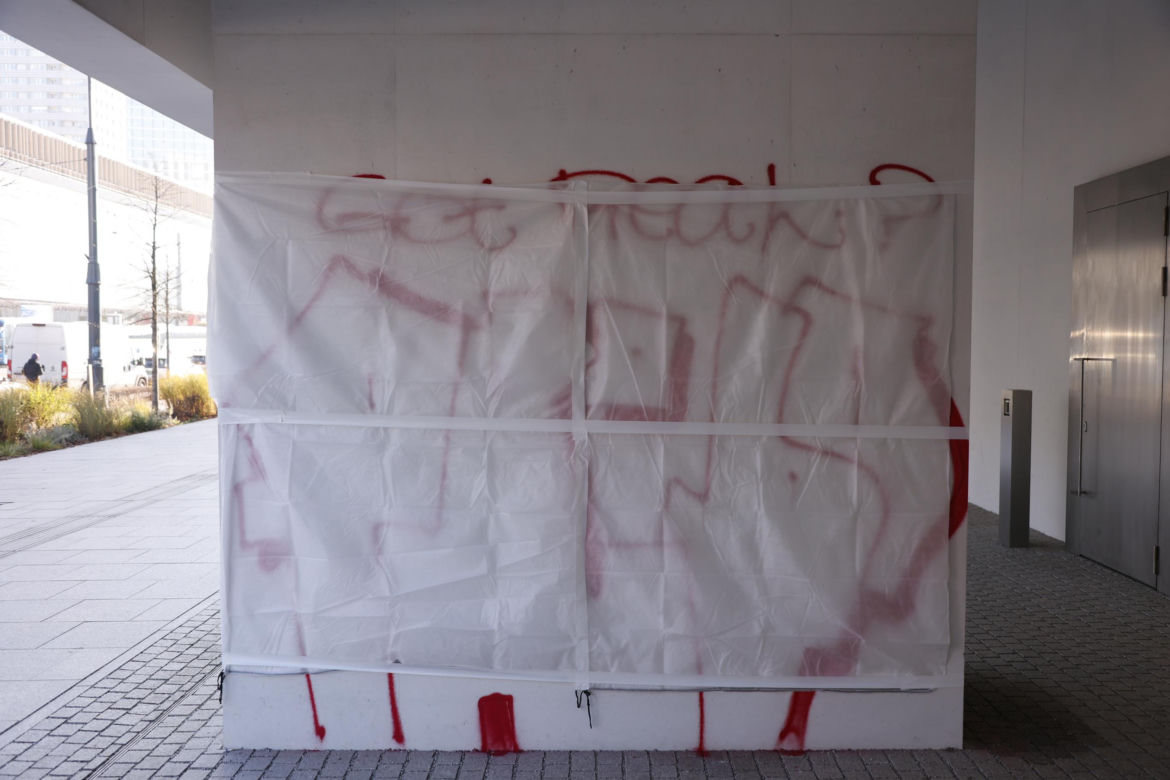 Graffiti na Muzeum Sztuki Nowoczesnej w Warszawie