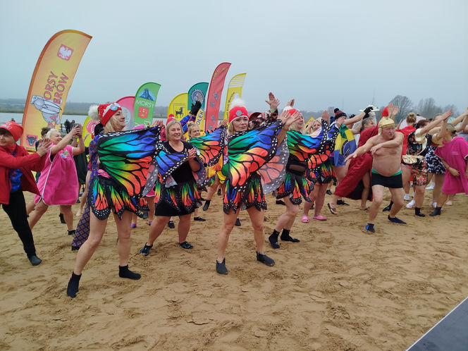 Mazowieckie Morsy otworzyły sezon morsowania 2025/2026 nad zalewem w Siedlcach