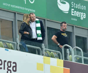 Dostał pierścień od biskupa i poszedł na mecz
