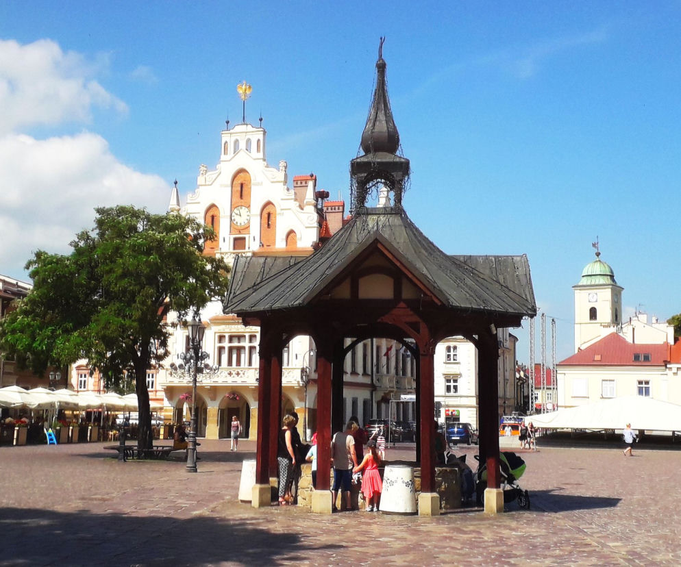 Rzeszowski rynek w letnim słońcu