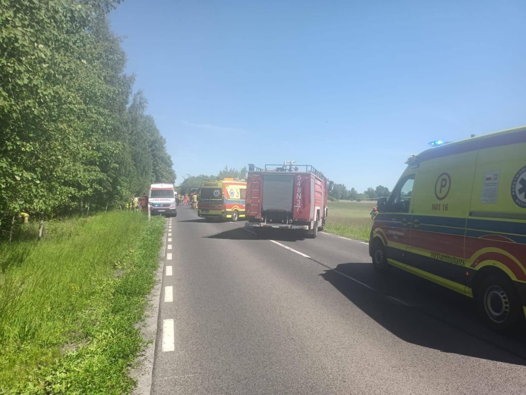   Wypadek autobusu szkolnego na Mazurach. Rannych kilka osób, droga zablokowana!