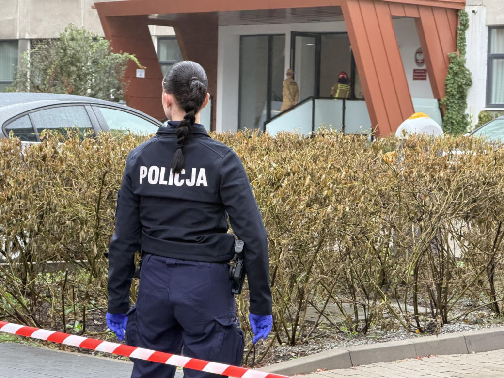 Atak z nożem przed szkołą policealną w Warszawie na ul.Mińskiej