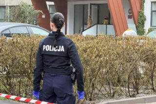 Atak z nożem przed szkołą policealną w Warszawie na ul.Mińskiej
