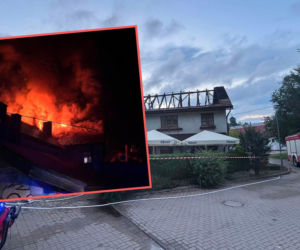 Wybuchł pożar, mieszkańcy uciekali z budynku. Jedna osoba zginęła 