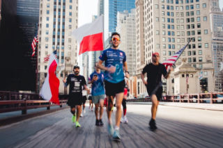 Polak biegnie 50 maratonów i zbiera pieniądze dla chorych