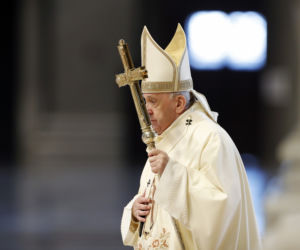 Papież Franciszek pozwala kobietom czytać