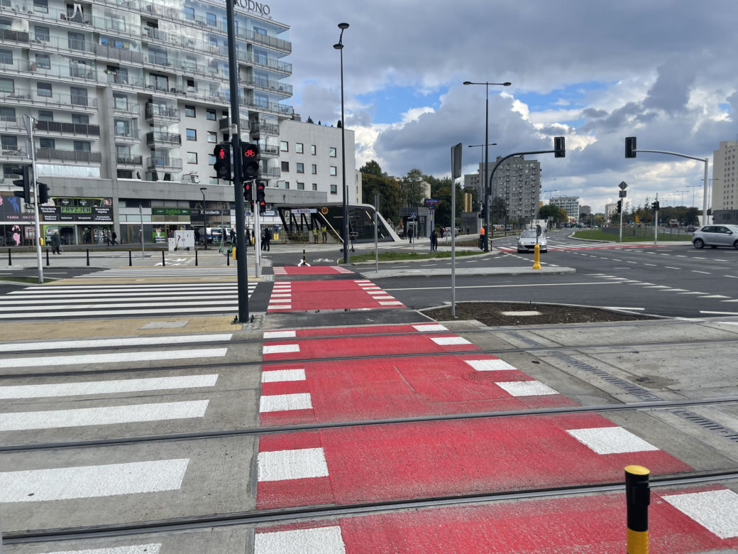 Metro na Bródnie wkrótce otwarte! Wielkie emocje, mieszkańcy tłoczą się przy wejściu