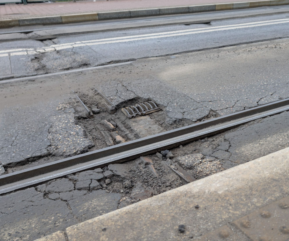 Rozpadające się torowisko na Monte Cassino