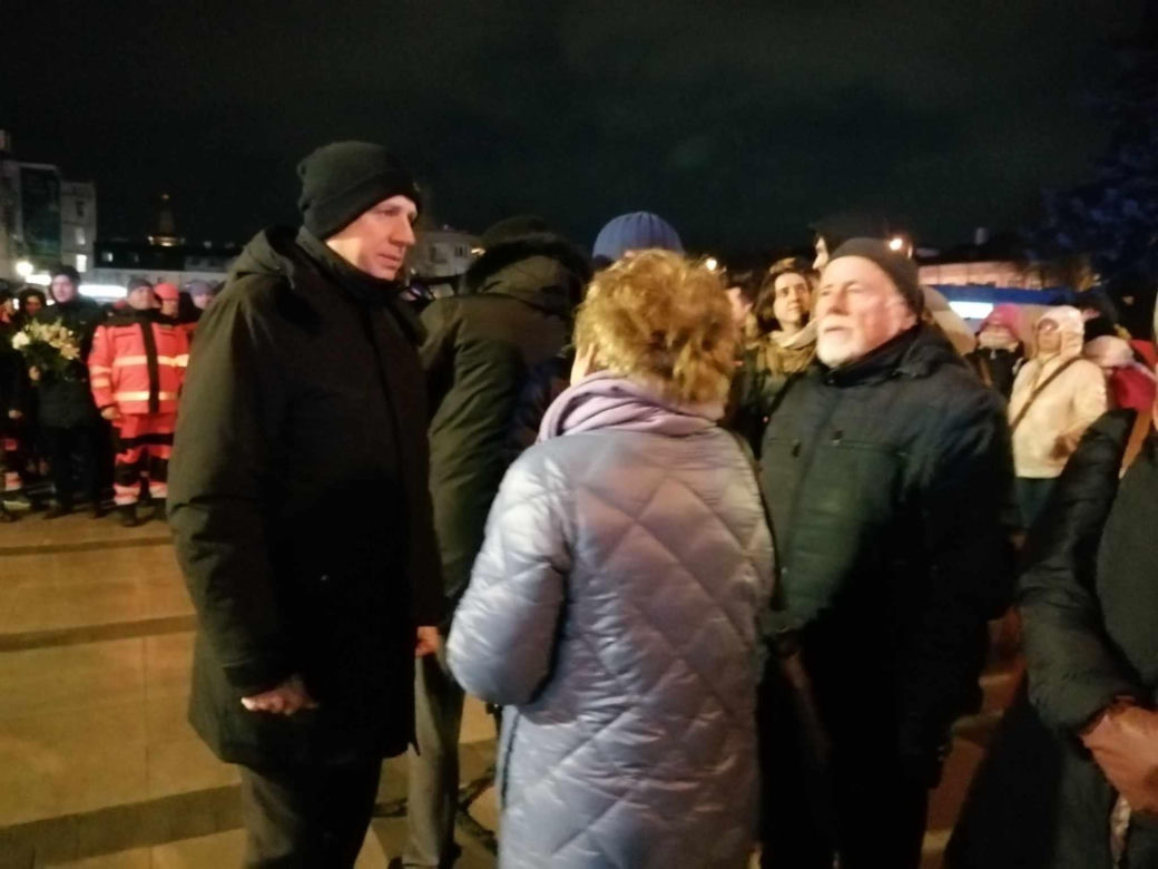 Siedlczanie wyrazili swój sprzeciw przeciwko agresji i wsparcie dla rodziny ratownika medycznego, który zginął w ataku nożownika