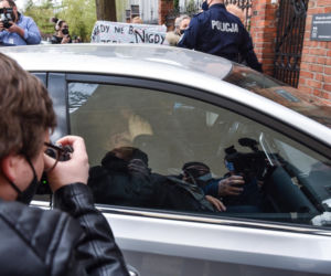 Przesłuchanie Rydzyka w Toruniu. Policja używa siły wobec dziennikarza