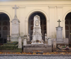 Była pięknością warszawskich scen. Zginęła z ręki kochanka. Jej grób to prawdziwe dzieło sztuki