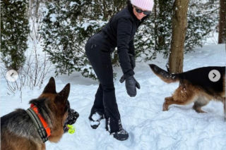 Zima jej nie zatrzymała. Cichopek wygina się na śniegu, a fani nie mogą oderwać wzroku