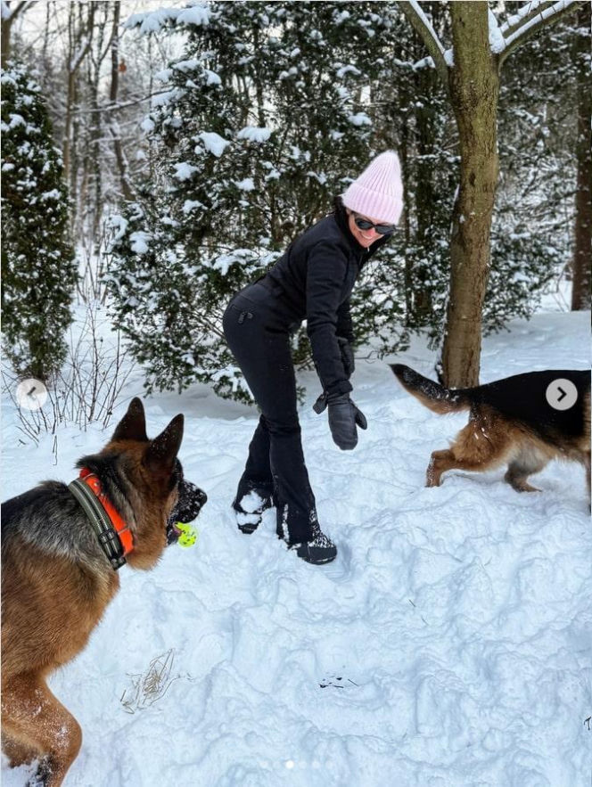 Zima jej nie zatrzymała. Cichopek wygina się na śniegu, a fani nie mogą oderwać wzroku